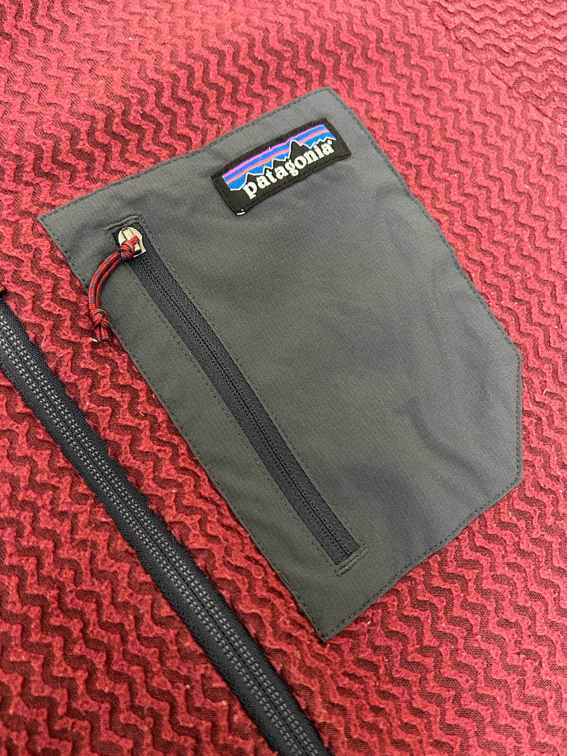 파타고니아 버건디 R1 후드집업 자켓 상품이미지4