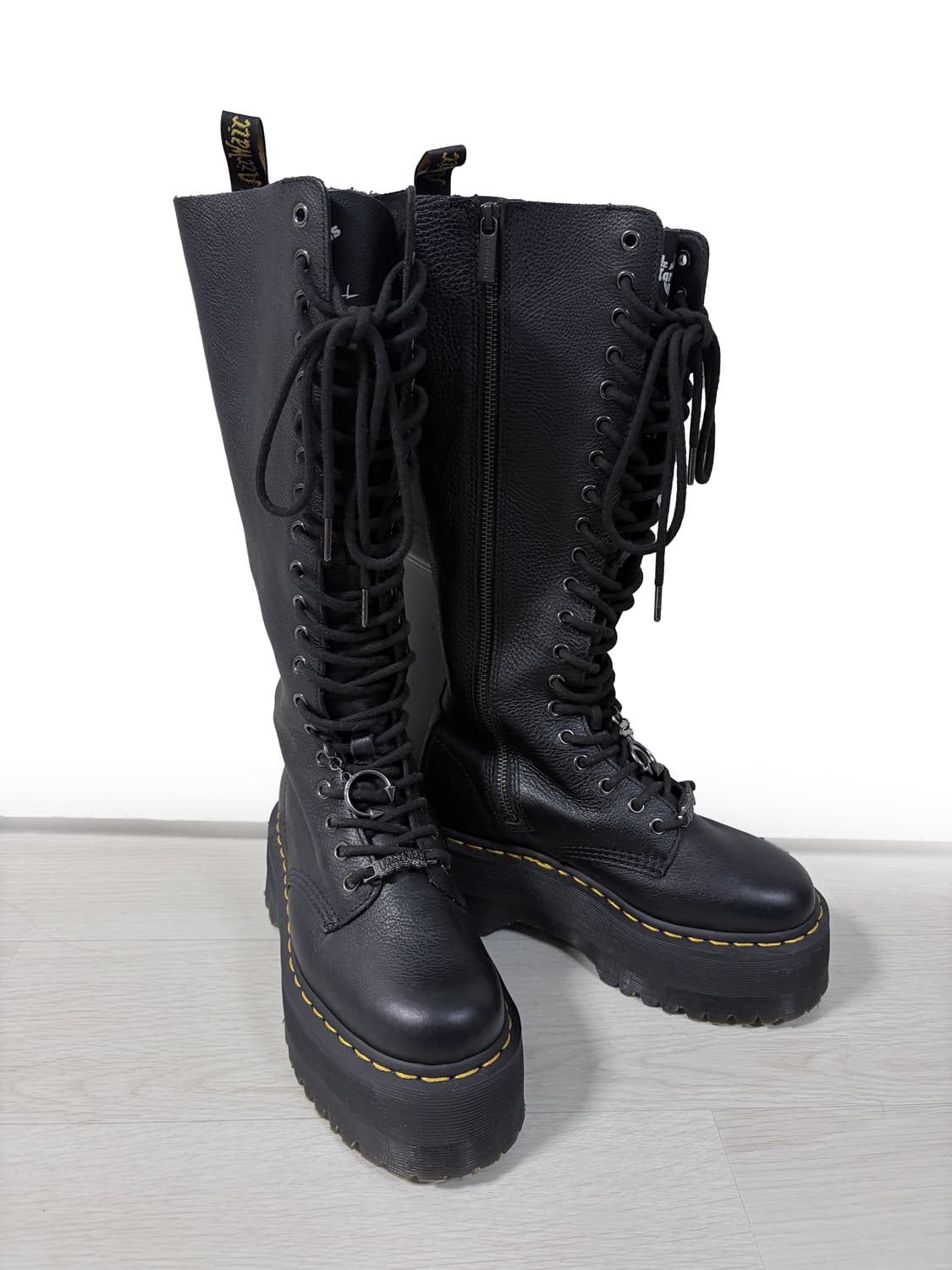 닥터마틴 x 돌스킬(Dr. Martens x Dolls Kill) 20홀 상품이미지5