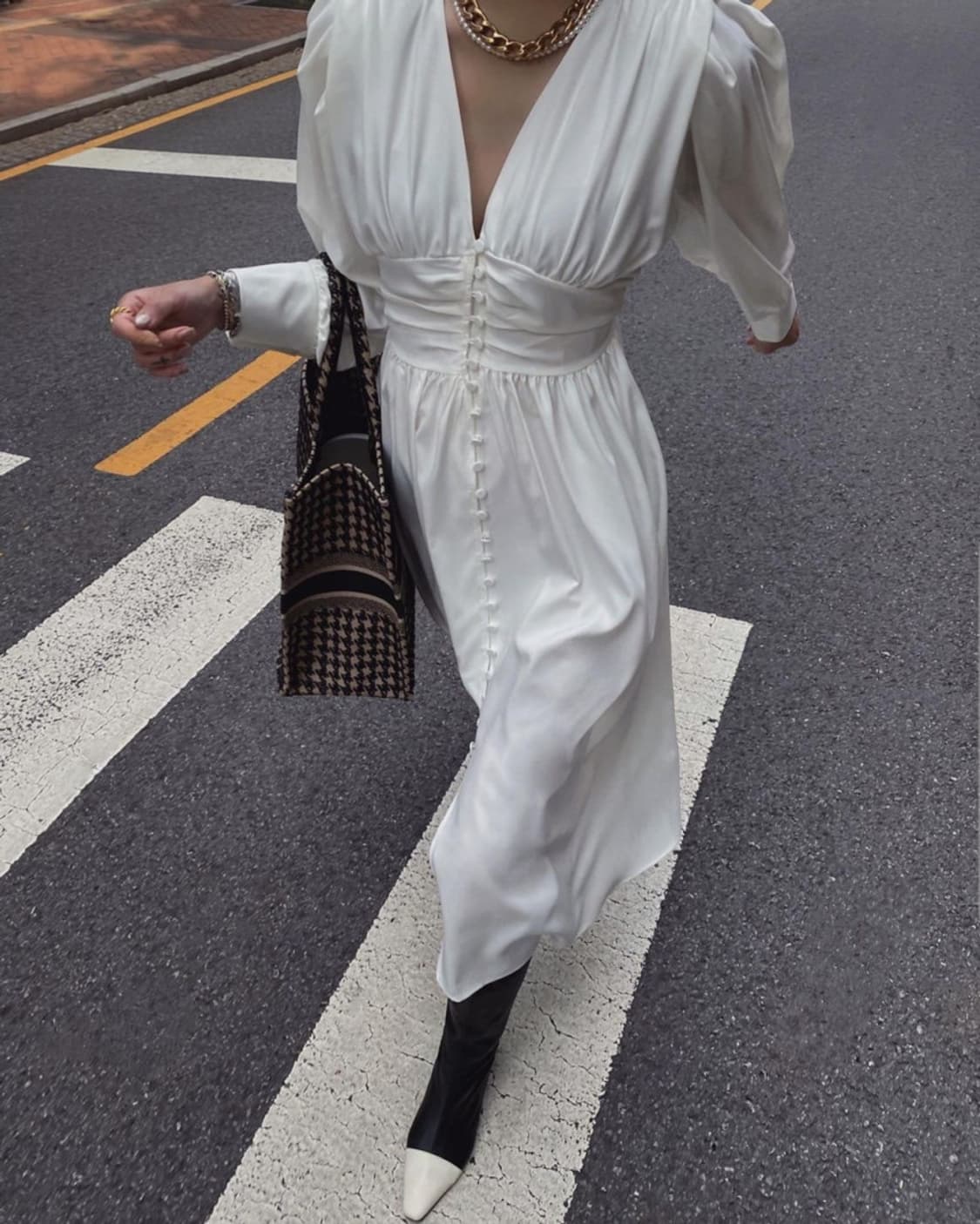 새상품 ) 화이트 비너스라인 로브원피스 상품이미지3