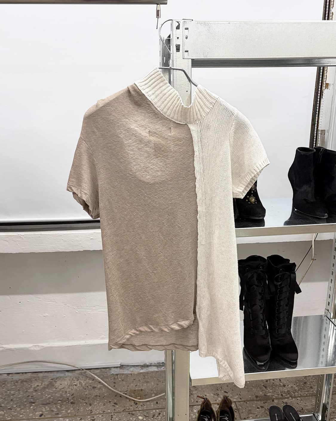 와이즈 비대칭 하프 니트 탑 상품이미지2