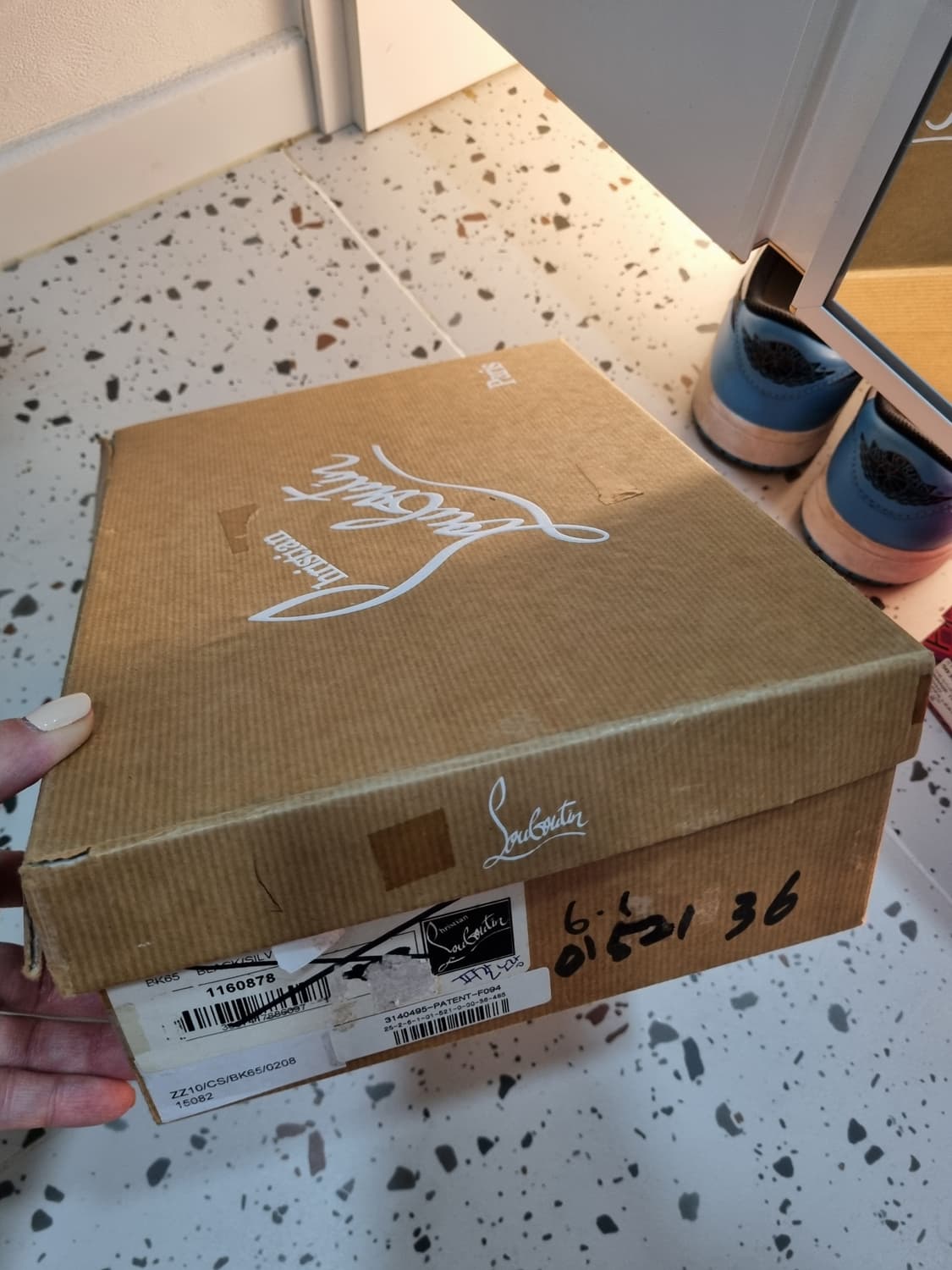 크리스찬 루부탱 피갈120 페이턴트 네온(형광색) 36 사이즈 판매합니다 상품이미지10