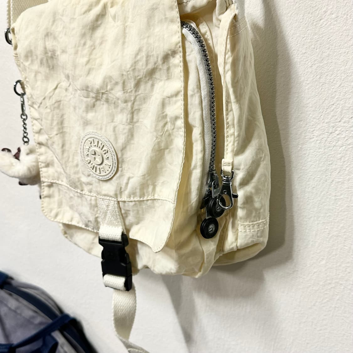 키플링 아이보리 숄더백 상품이미지3