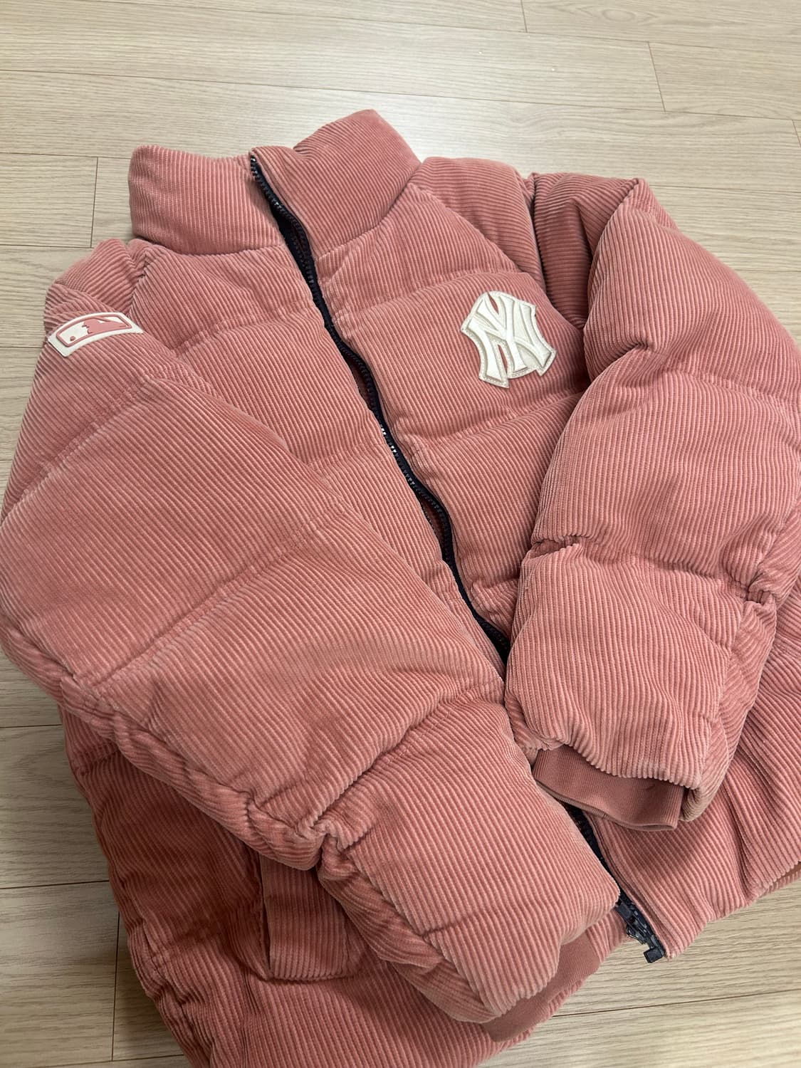 mlb 엠엘비 코듀로이 덕다운 숏패딩 xs 상품이미지1