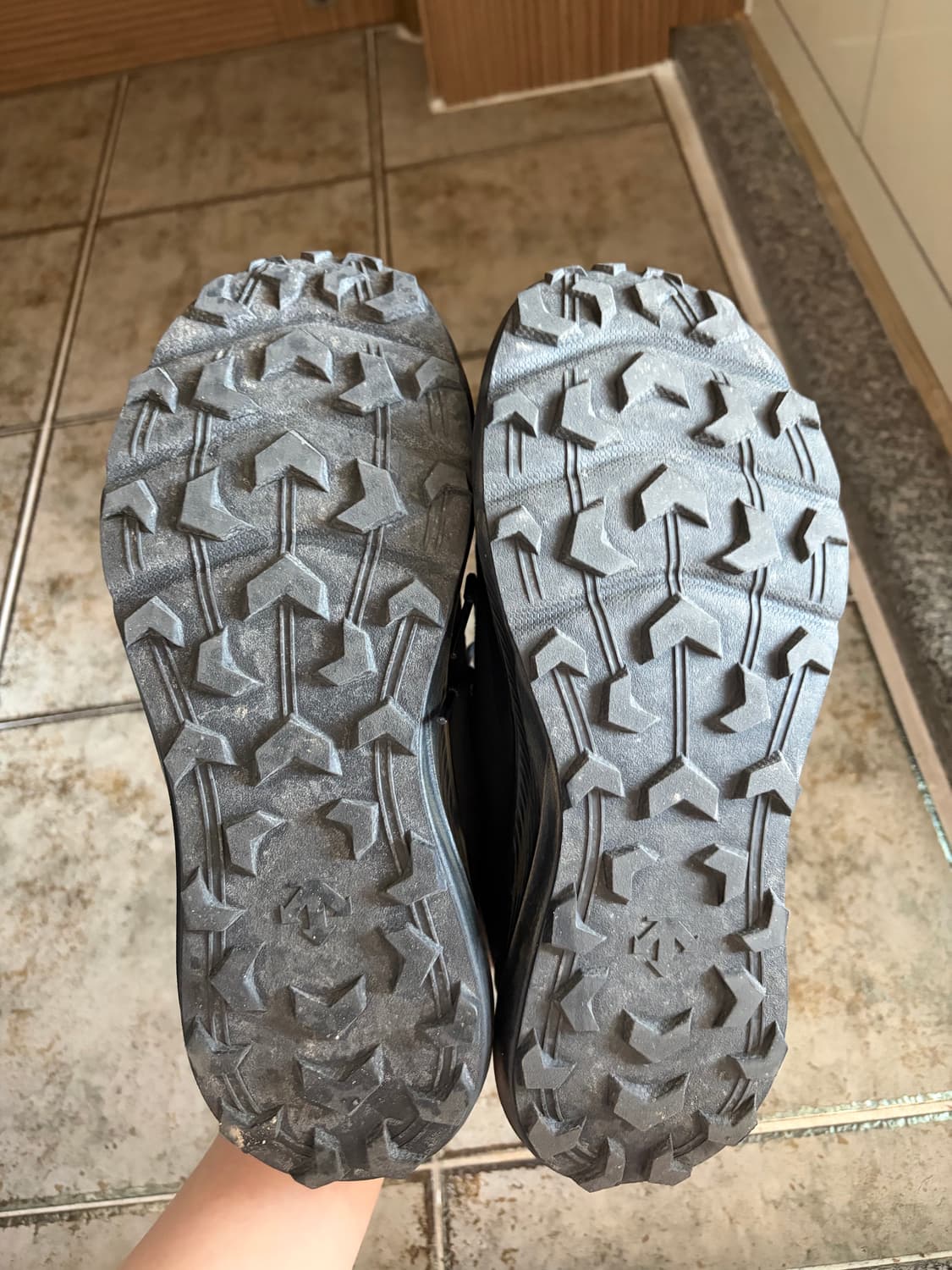 (270) 해칭룸 데상트 Z02 트레일 러닝 슈즈 블랙 상품이미지8