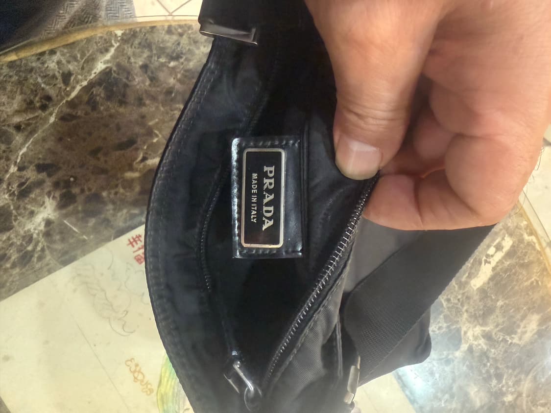 정품 프라다 나일론 크로스백 팝니다 상품이미지8