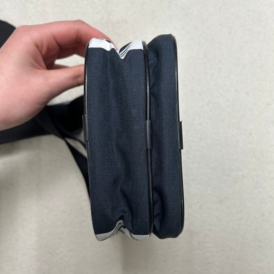 아디다스 트레포일 미니 크로스백 네이비 상품이미지4