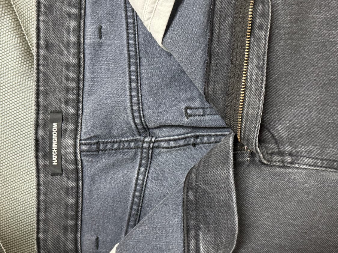 해칭룸 와이드 커브드진 Curve Jeans Washed Black 상품이미지5