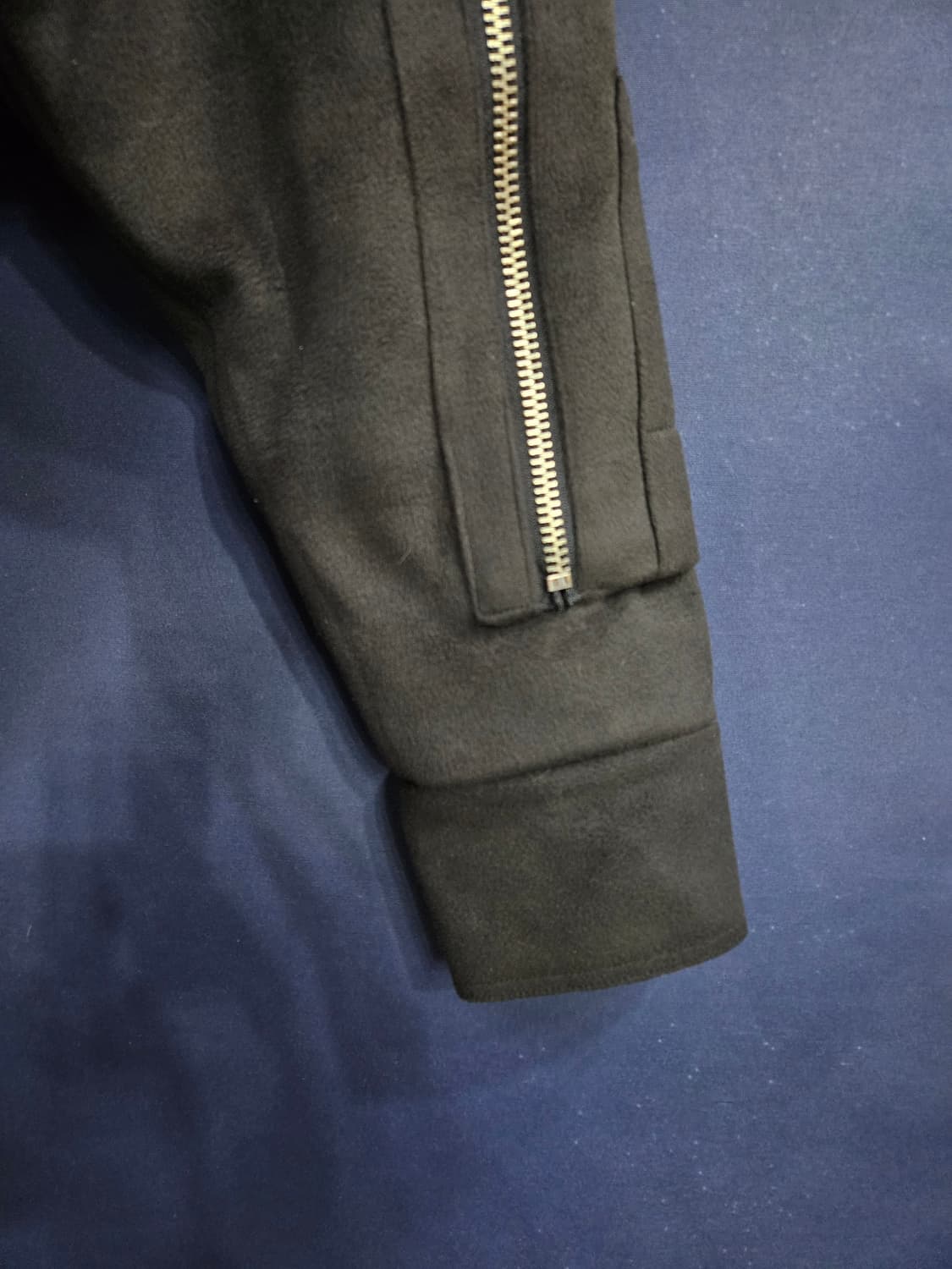 LOVE OF MY LIFE 자수 블랙 남성 세미오버핏 100 반코트  상품이미지5