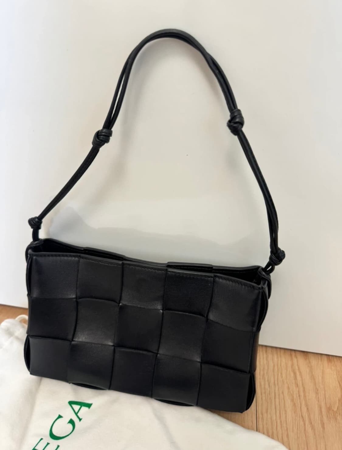 보테카베네타 카세트백 램스킨 숄더 상품이미지2