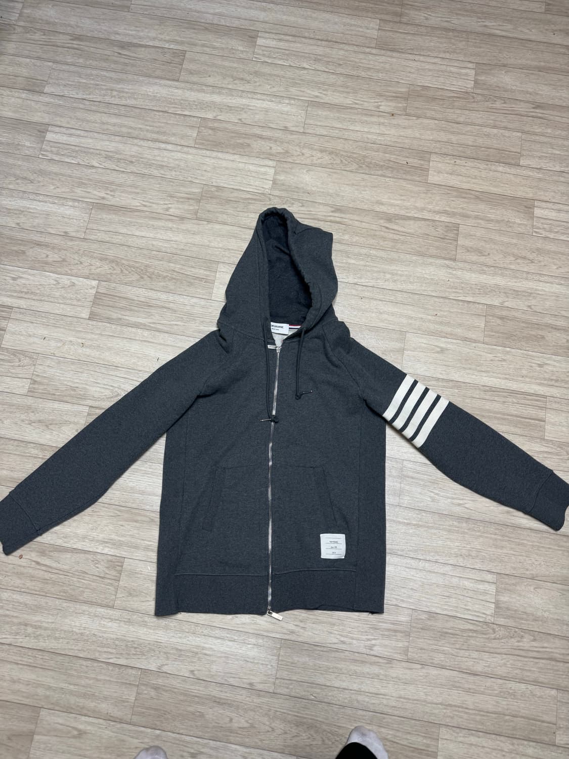 톰브라운 다크그레이 후드집업 상품이미지2