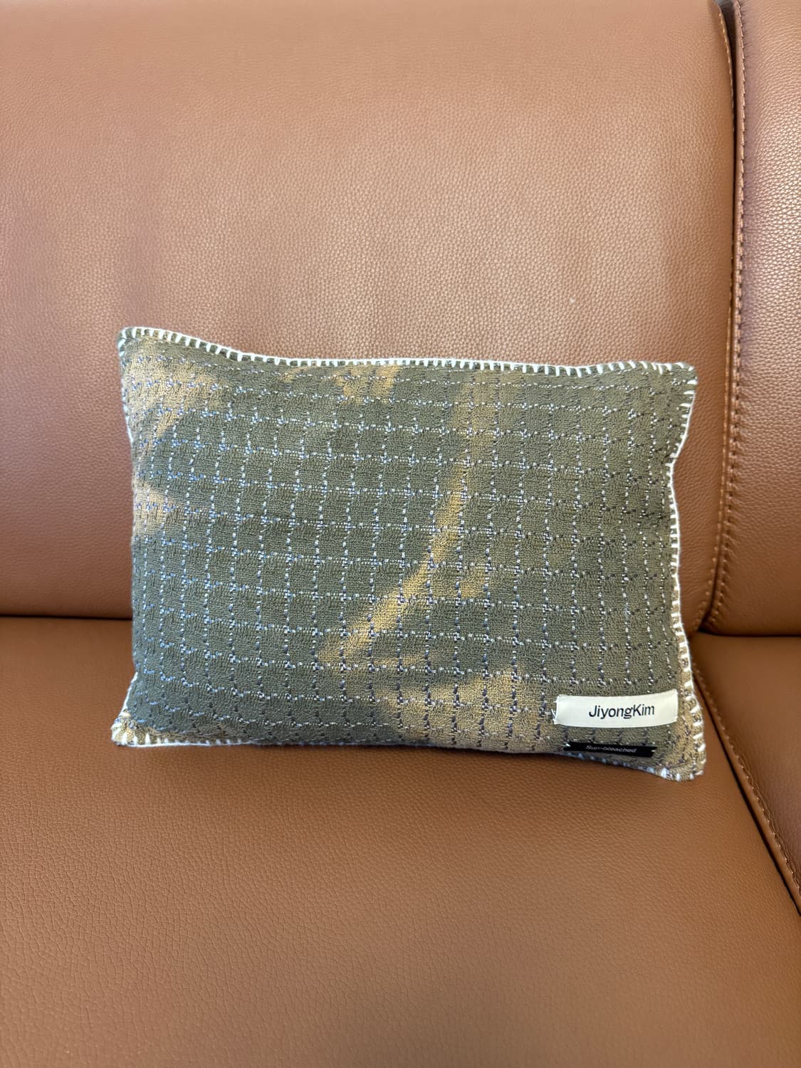 지용킴 에센셜 라인 쿠션 미디움 상품이미지1