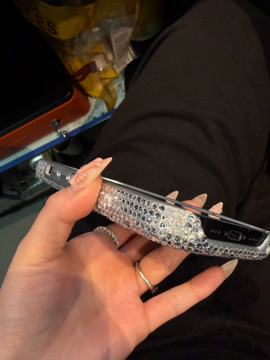 어반소피스티케이션 푸퍼 케이스 실버 아이폰 15 상품이미지5