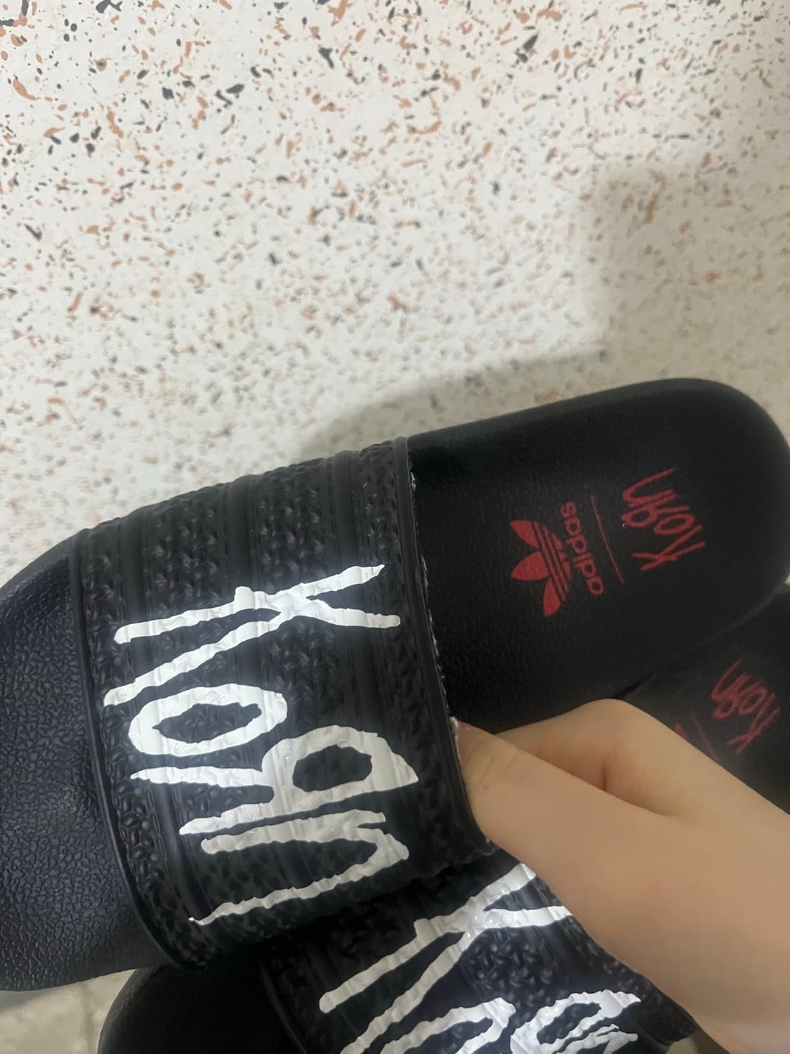 아디다스 x Korn 콘 콜라보 슬리퍼 250 상품이미지2