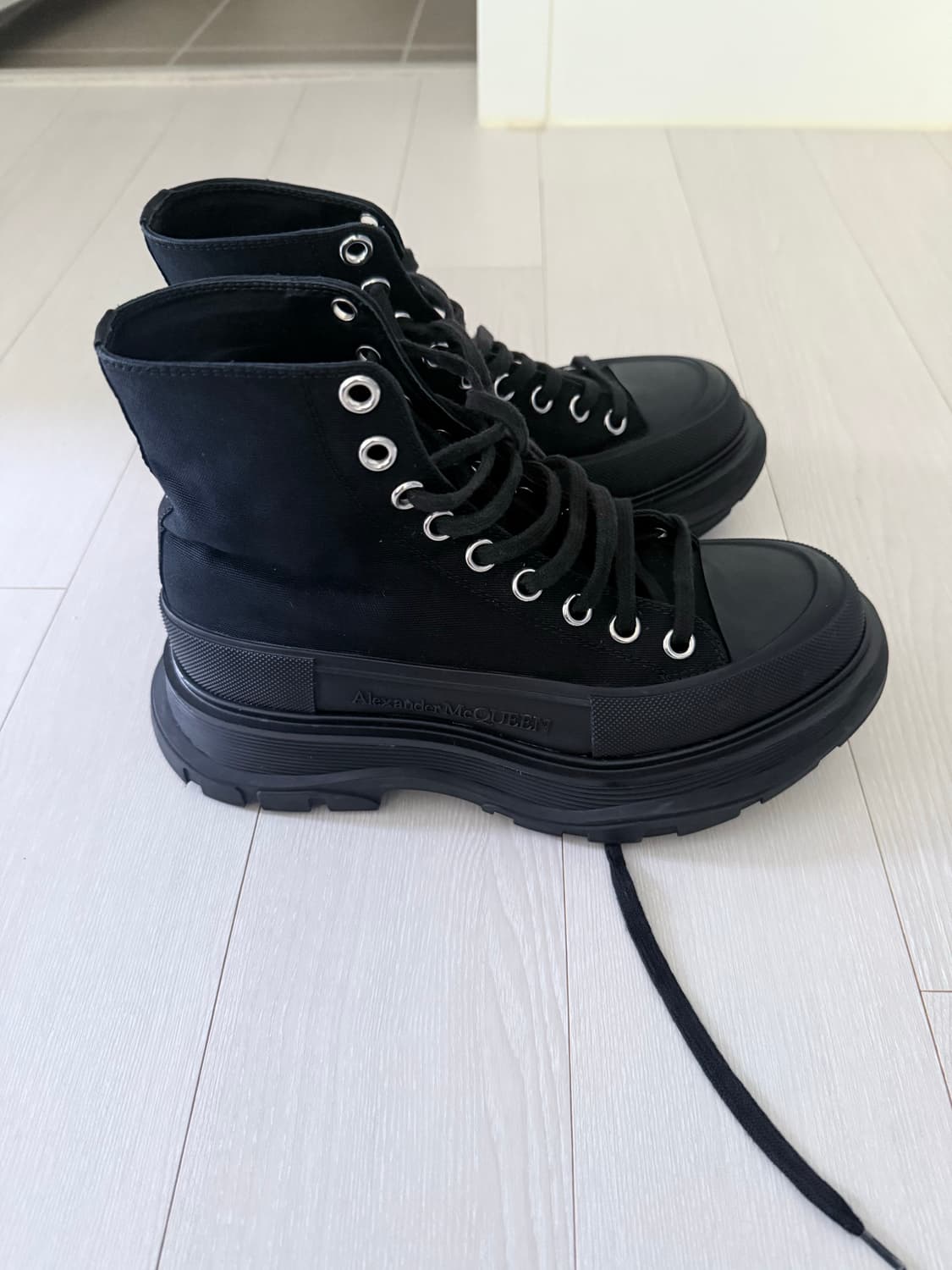 Alexander McQueen Tread Slick 올블랙 부츠/하이탑 상품이미지1