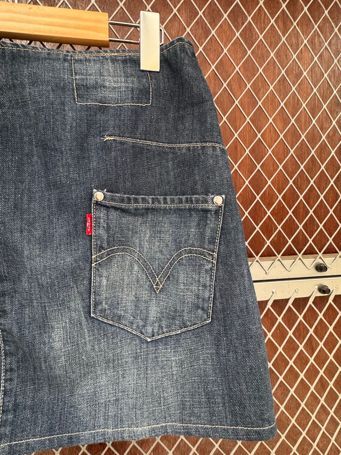 리바이스 엔지니어드 스트랩 랩 워싱 데님 미니 스커트 28 상품이미지5