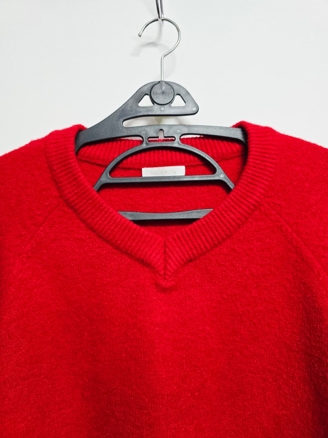 새상품 발렌시아 브이넥 크롭 니트 레드 상품이미지2