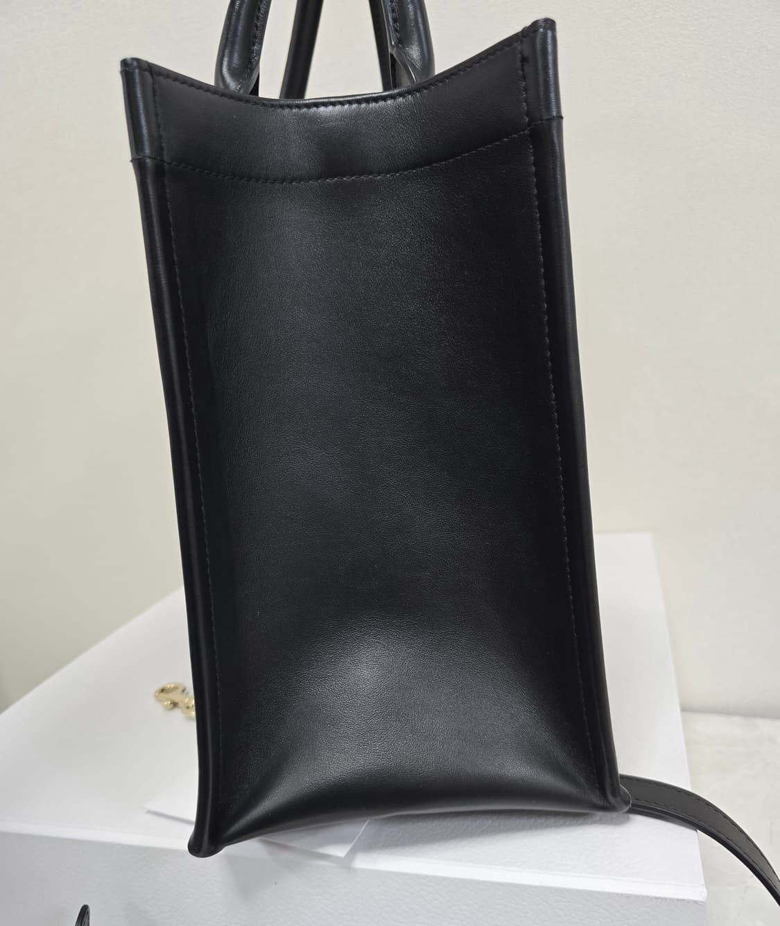 디올 까나쥬 북토트 레더 미디움 판매 상품이미지7