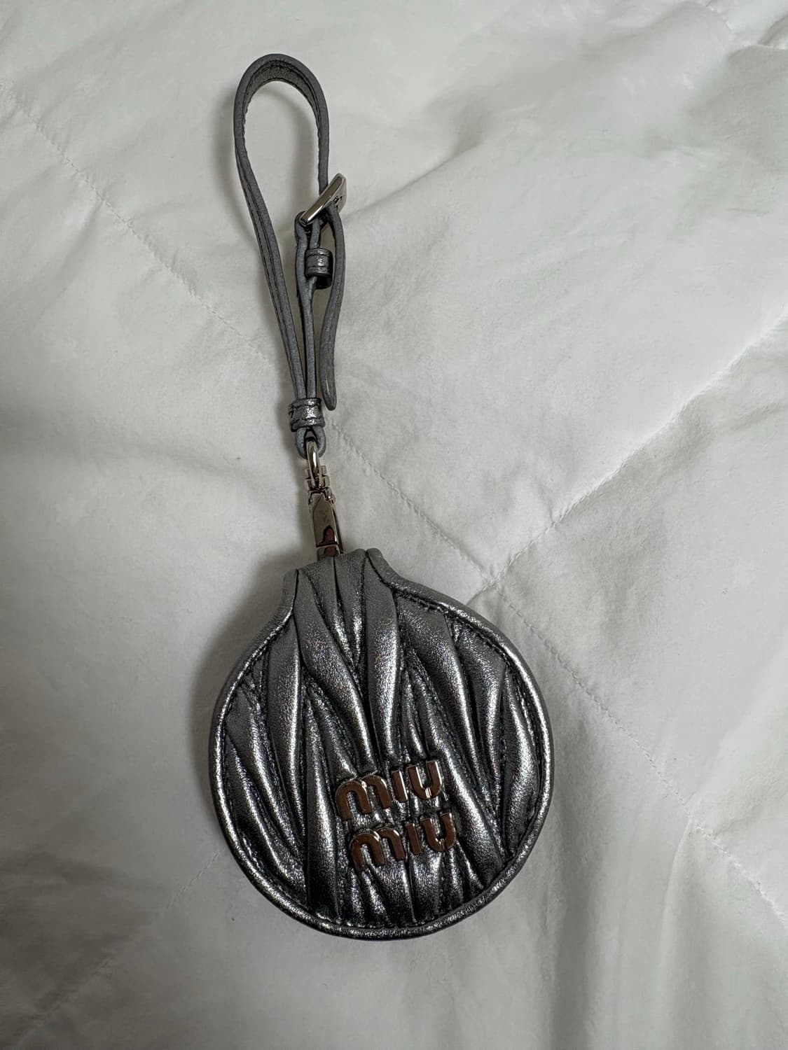 미우미우 마테라쎄 실버 거울 키링 키홀더 상품이미지2