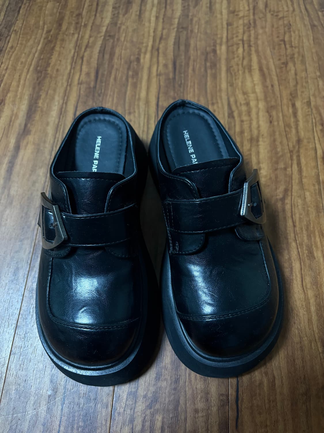 헬레네파리스 마이크로파이버 레더 버클 뮬 230 상품이미지2