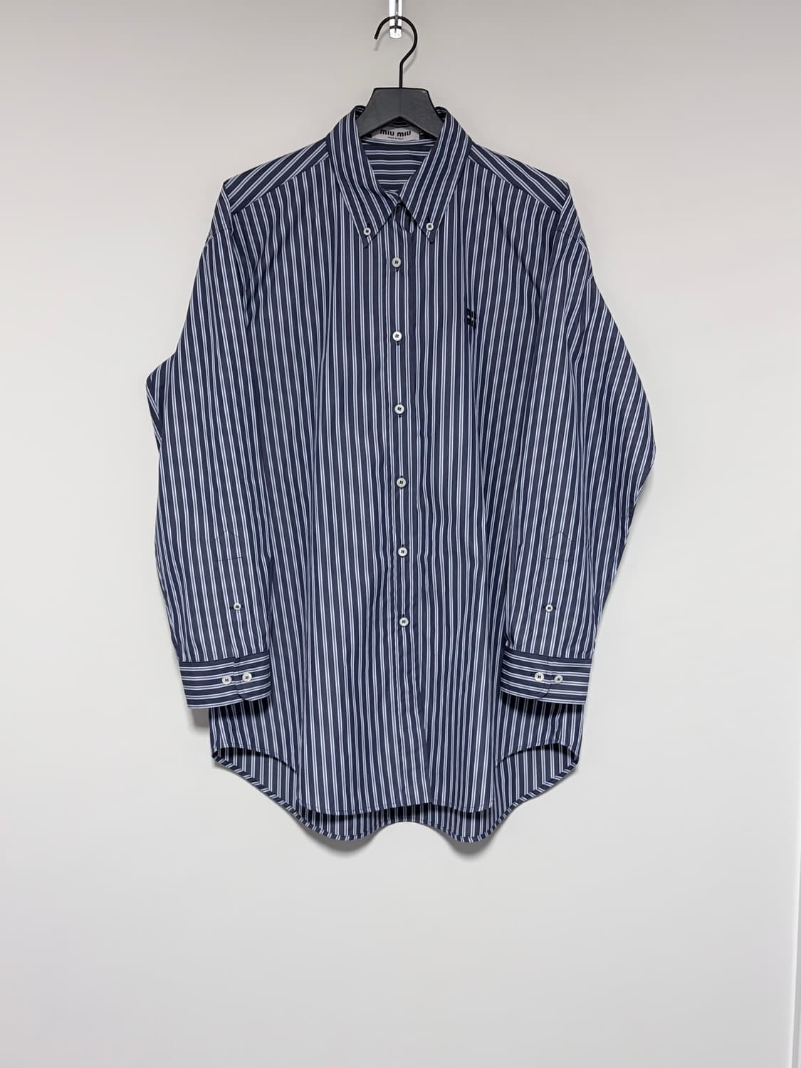 미우미우 스트라이프 자수로고 셔츠 40 상품이미지1
