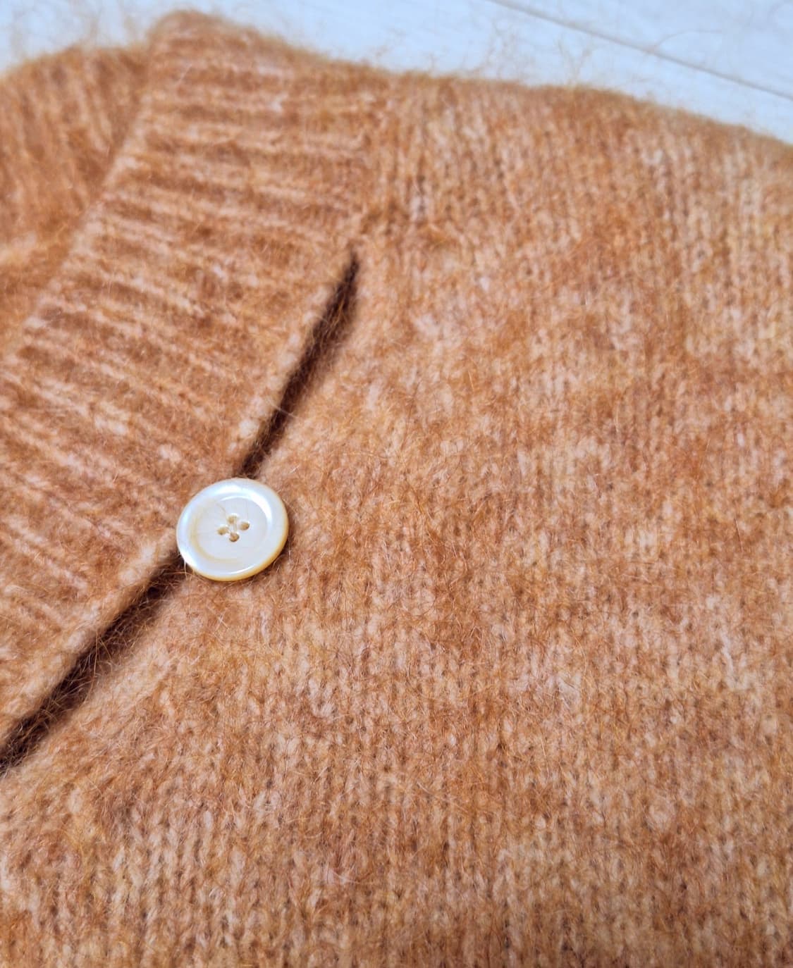 버튼 모헤어 니트 브이넥 스웨터  상품이미지2