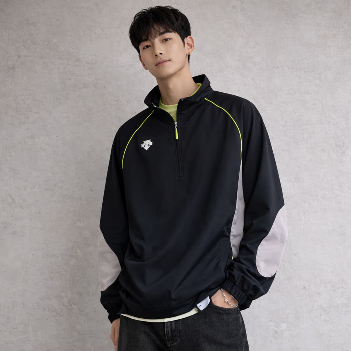 데상트 라인 배색 반집업 풀오버 바람막이 상품이미지2