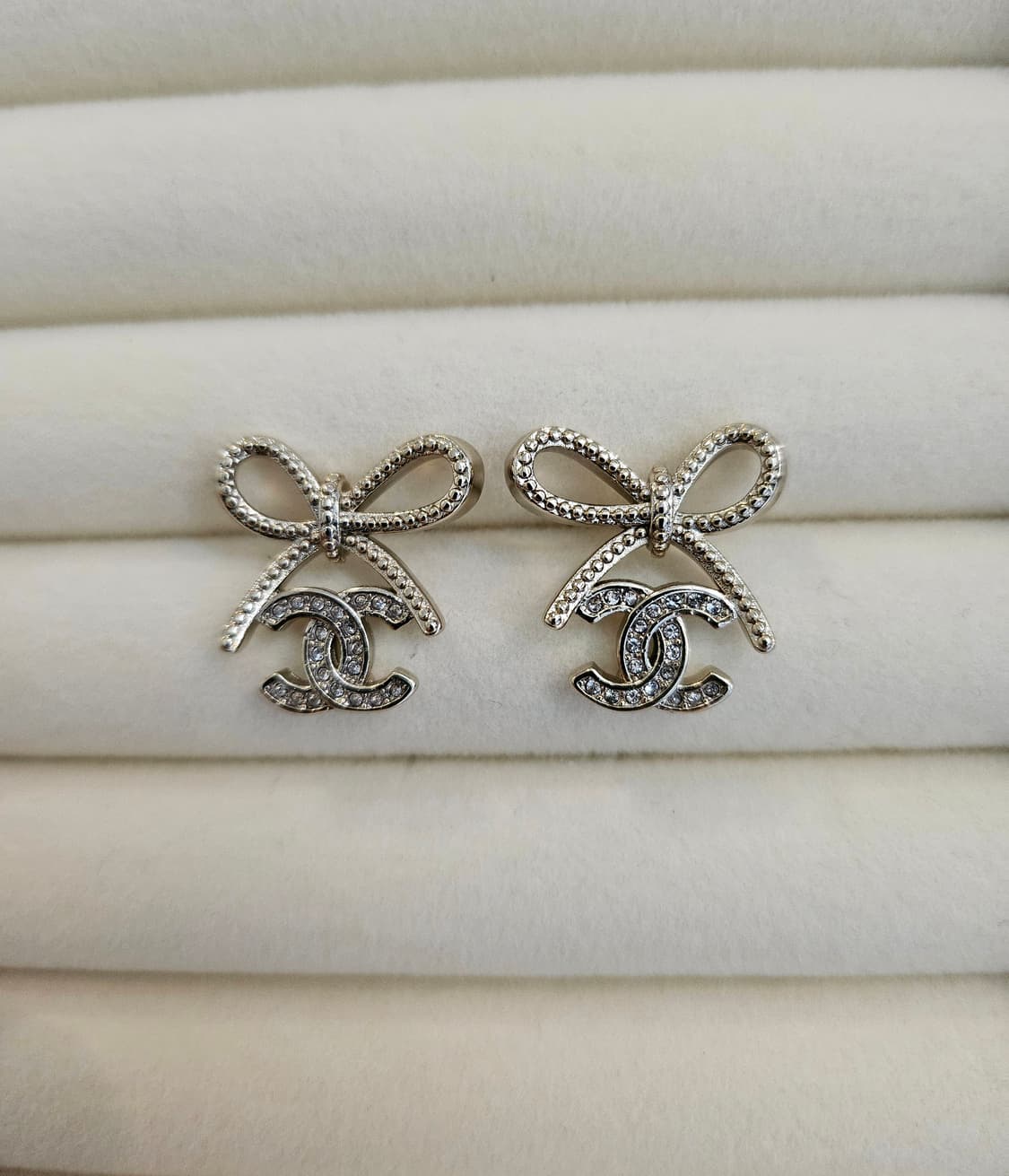 샤넬 샴페인골드 리본 CC로고 귀걸이 업사이클링 상품이미지3