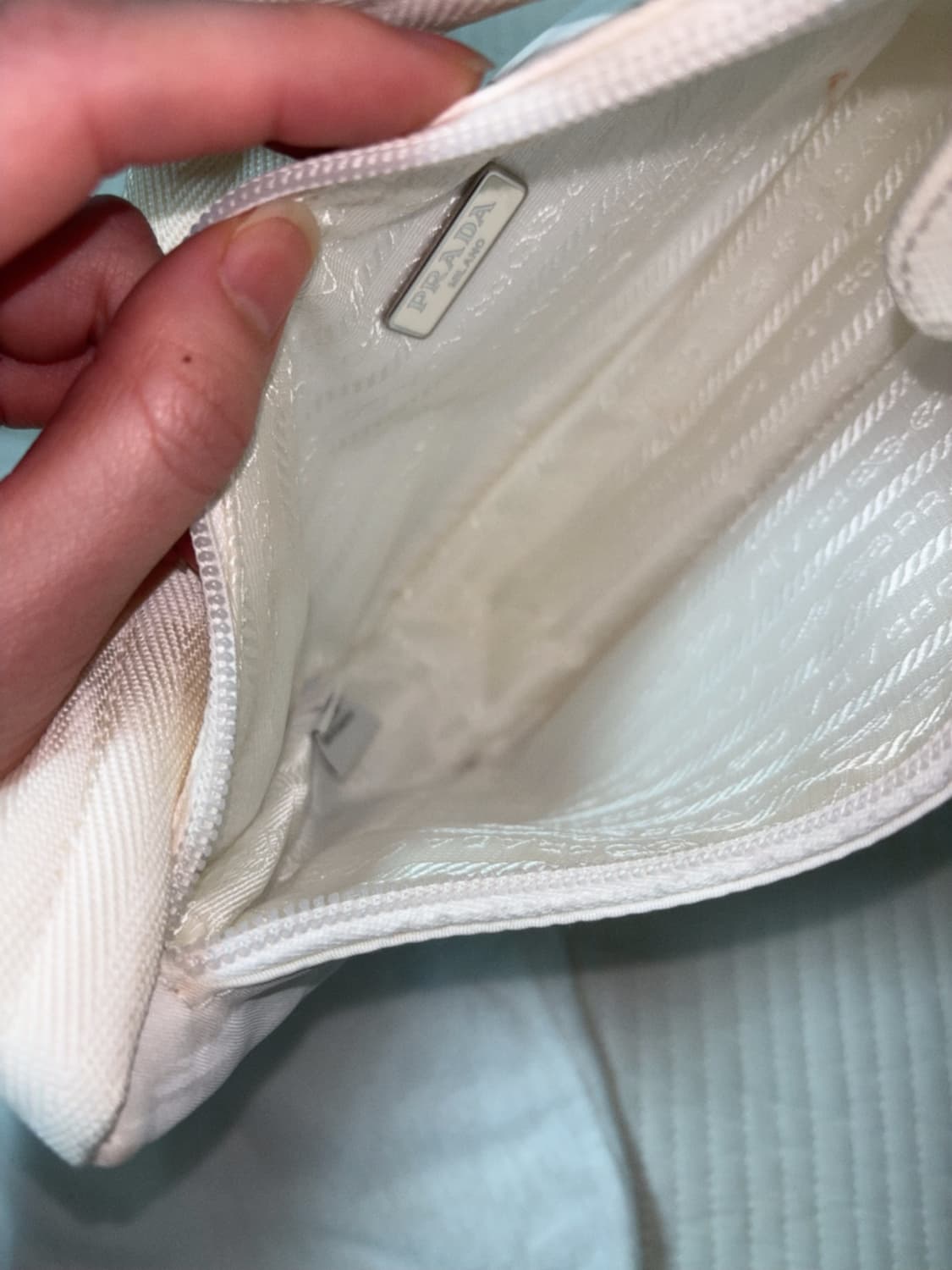 프라다 리나일론 호보백 화이트 상품이미지8