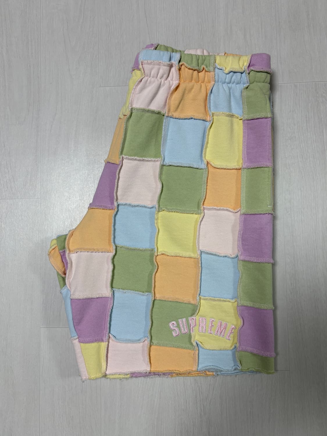 슈프림 22SS 리버스 패치워크 스웻숏츠 M 상품이미지2