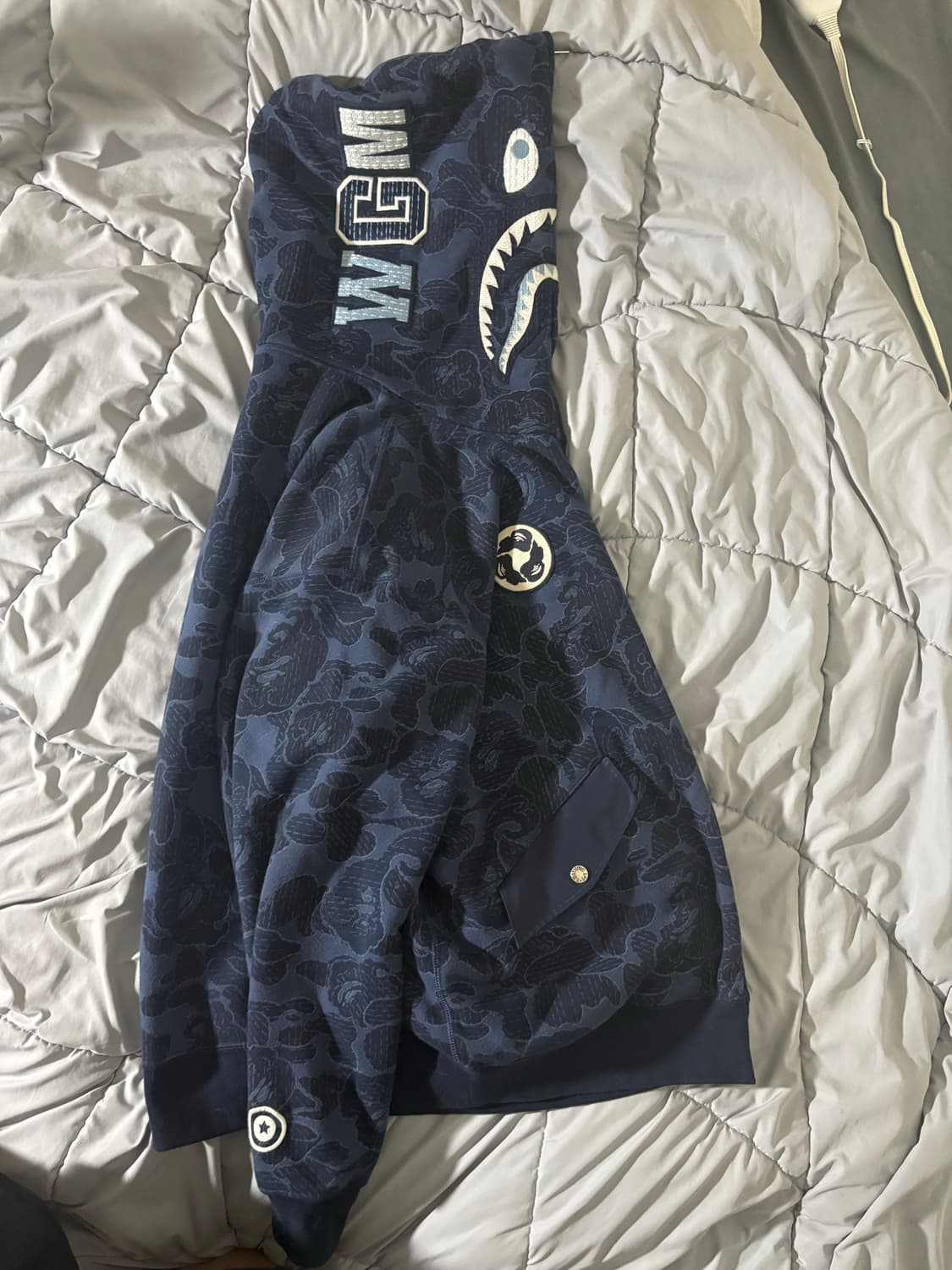 베이프 x 알파 인더스트리 샤크 풀 집 후드 네이비 판매합니다 상품이미지5