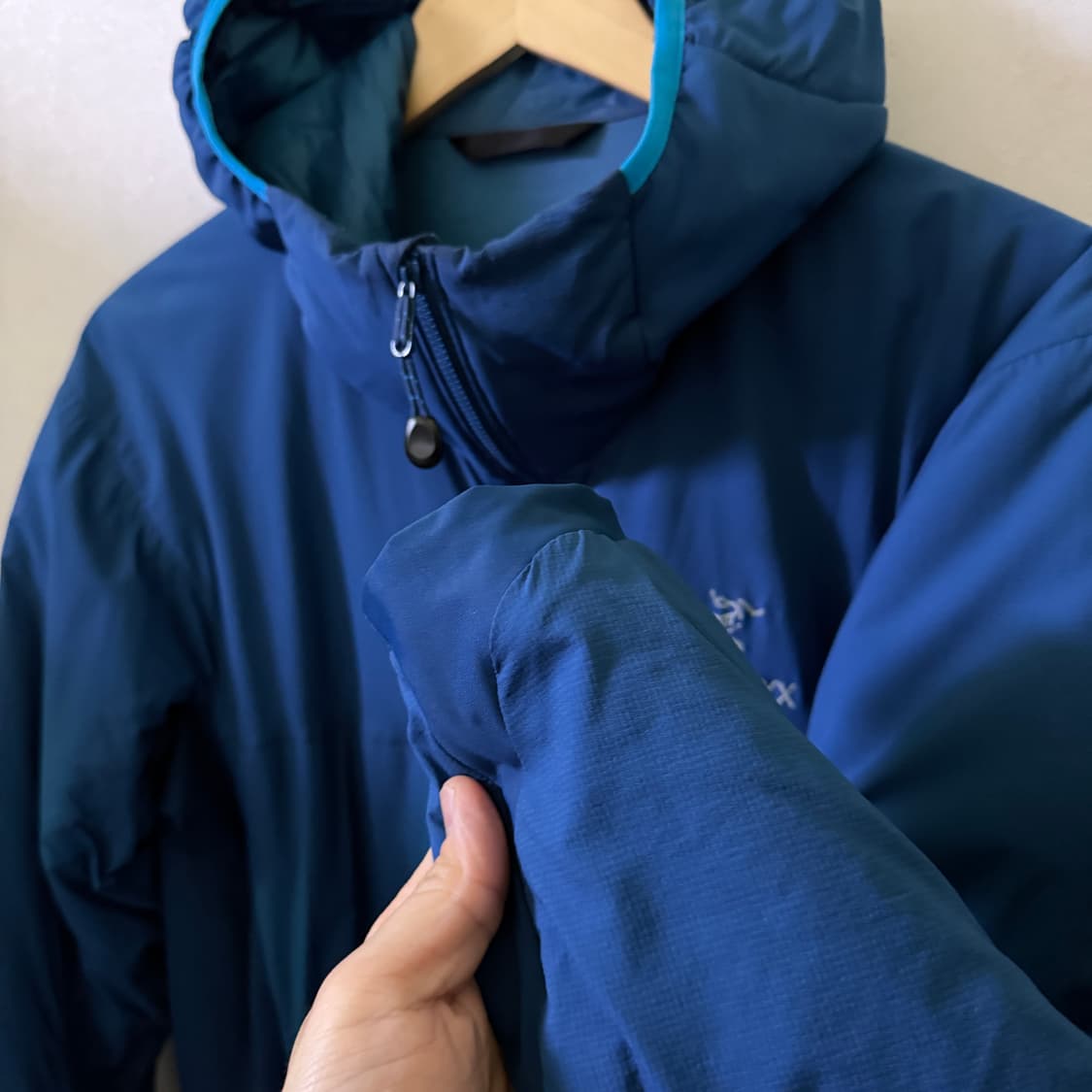 아크테릭스 아톰 후디 블루 M (남성 100-슬림105) 상품이미지5