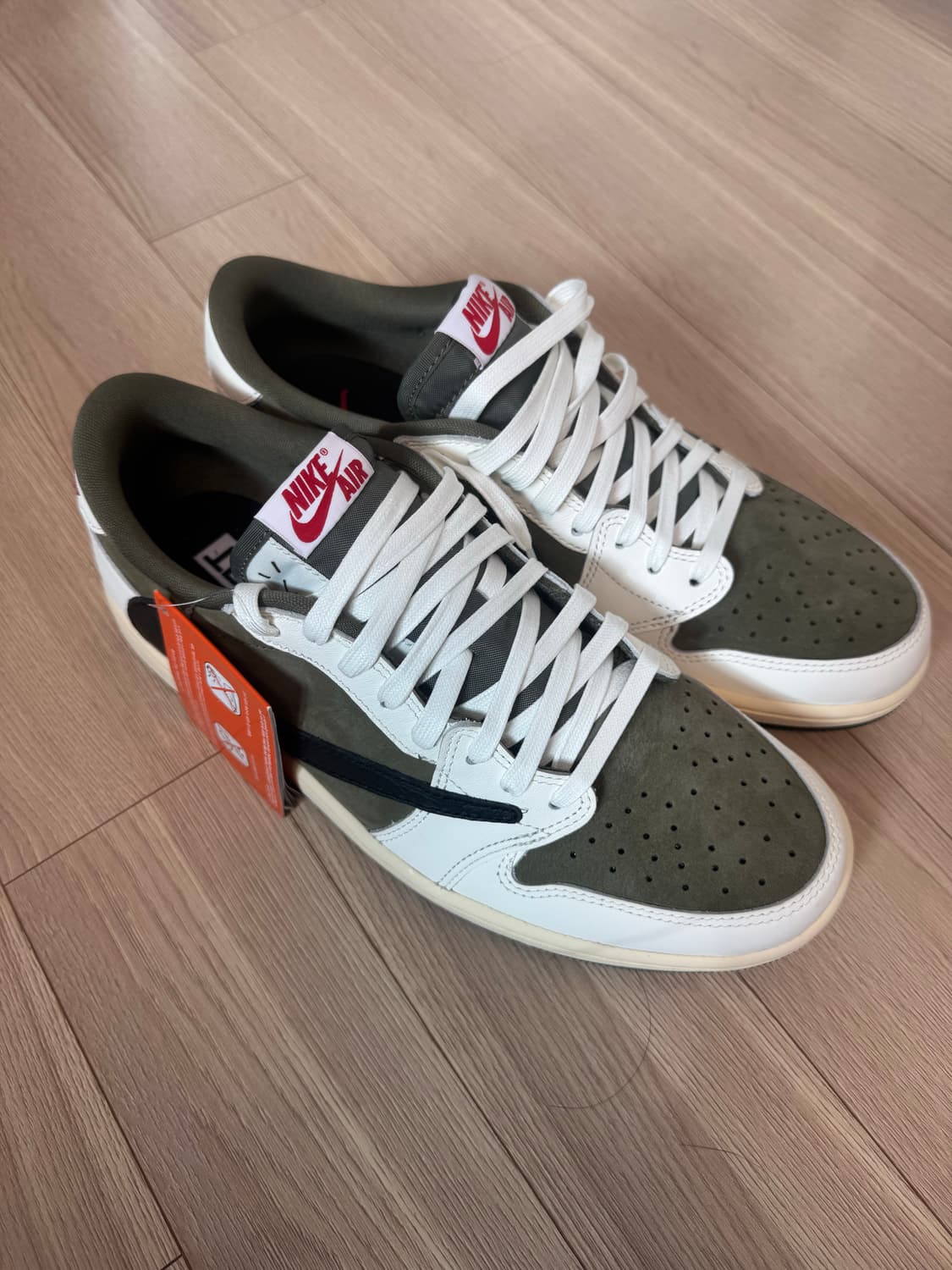 조던 1 x 트래비스 스캇 레트로 로우 OG SP 리버스 올리브 상품이미지3