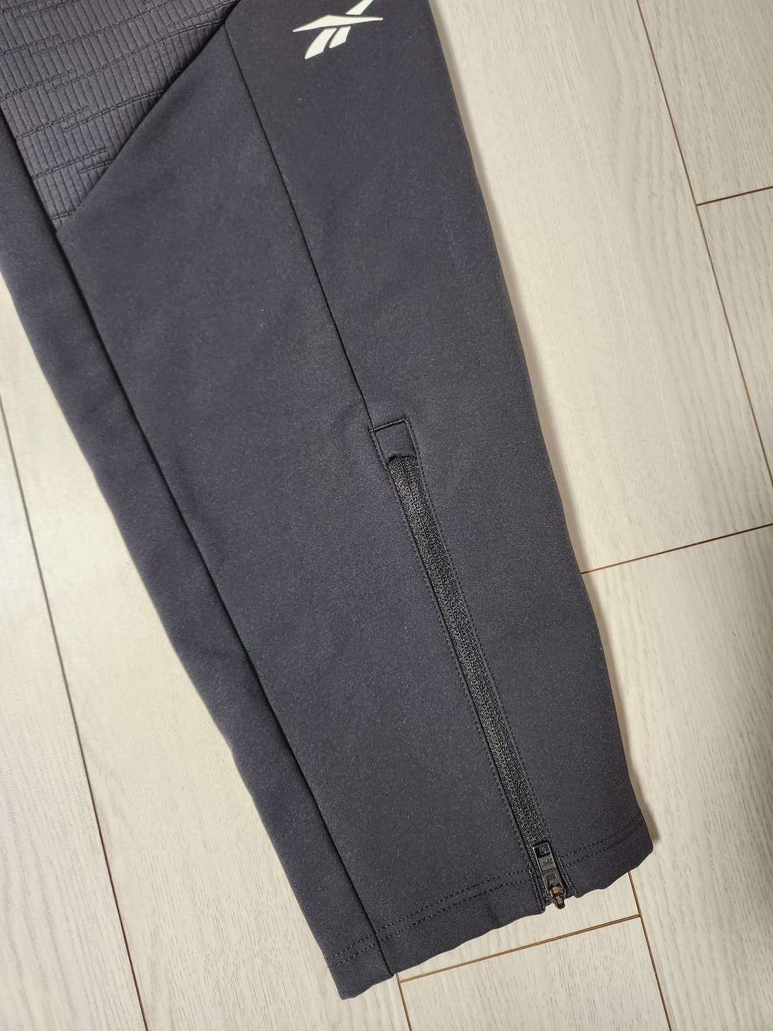 새상품급) 리복 TS 써모웜 컨트롤 트레이닝 팬츠 GI5304 사이즈L
 상품이미지7