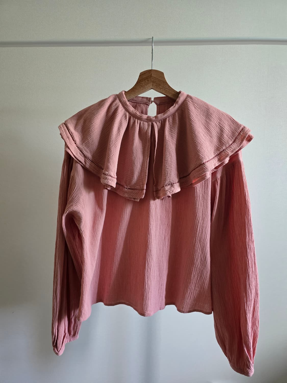 ungrid 빅카라 이중 러플 블라우스 상품이미지1