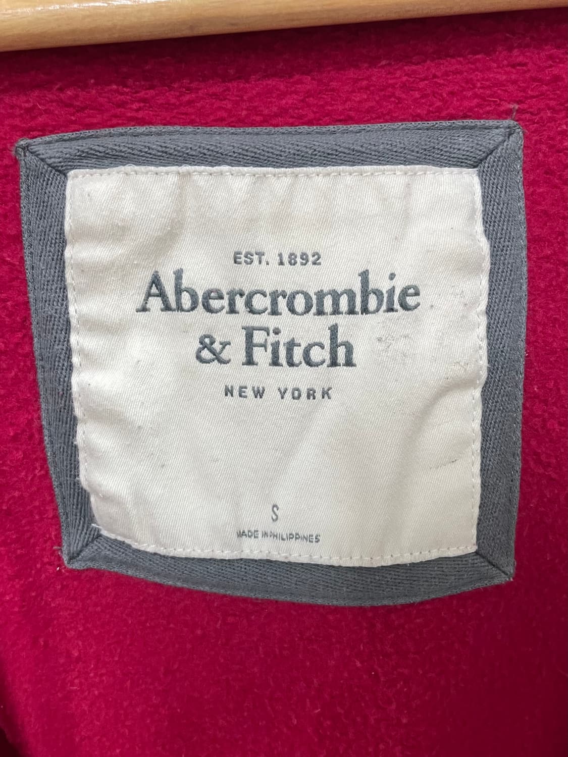 Abercrombie 아베크롬비 딥 핑크 자수로고 슬림핏 후드집업 상품이미지3