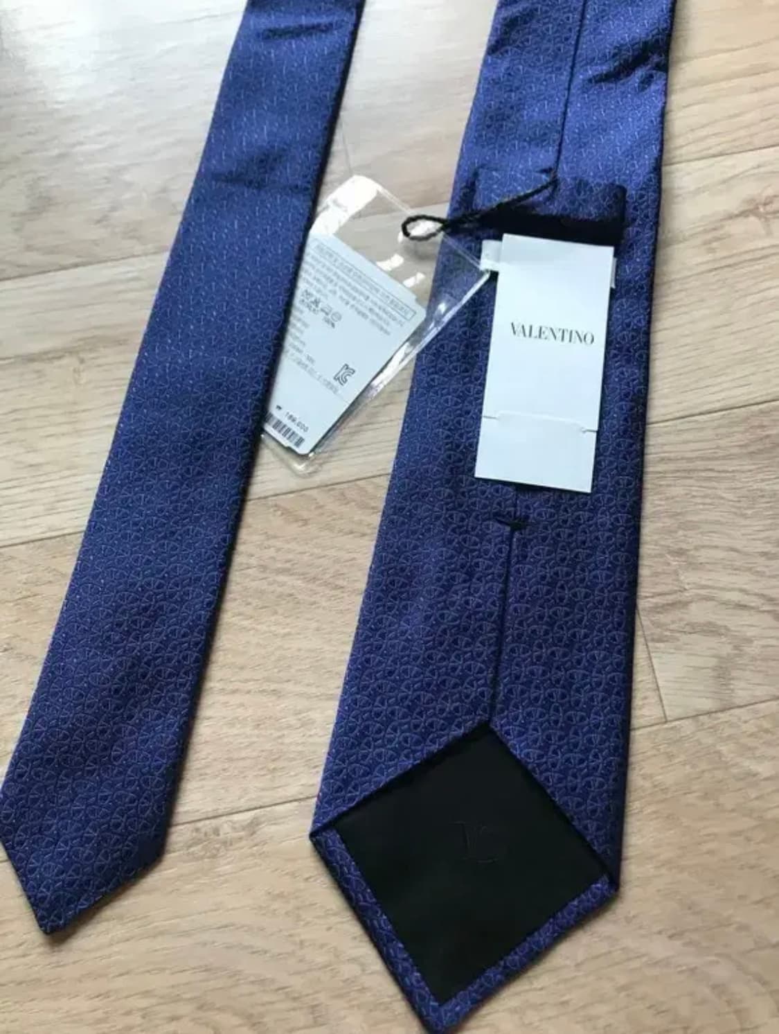 새제품 발렌티노 실크 넥타이 V 로고 이태리 수입 정품 상품이미지3