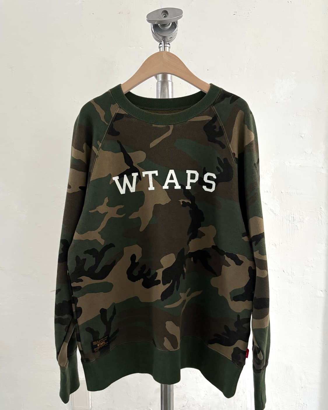 WTAPS 카모 로고 맨투맨 상품이미지1