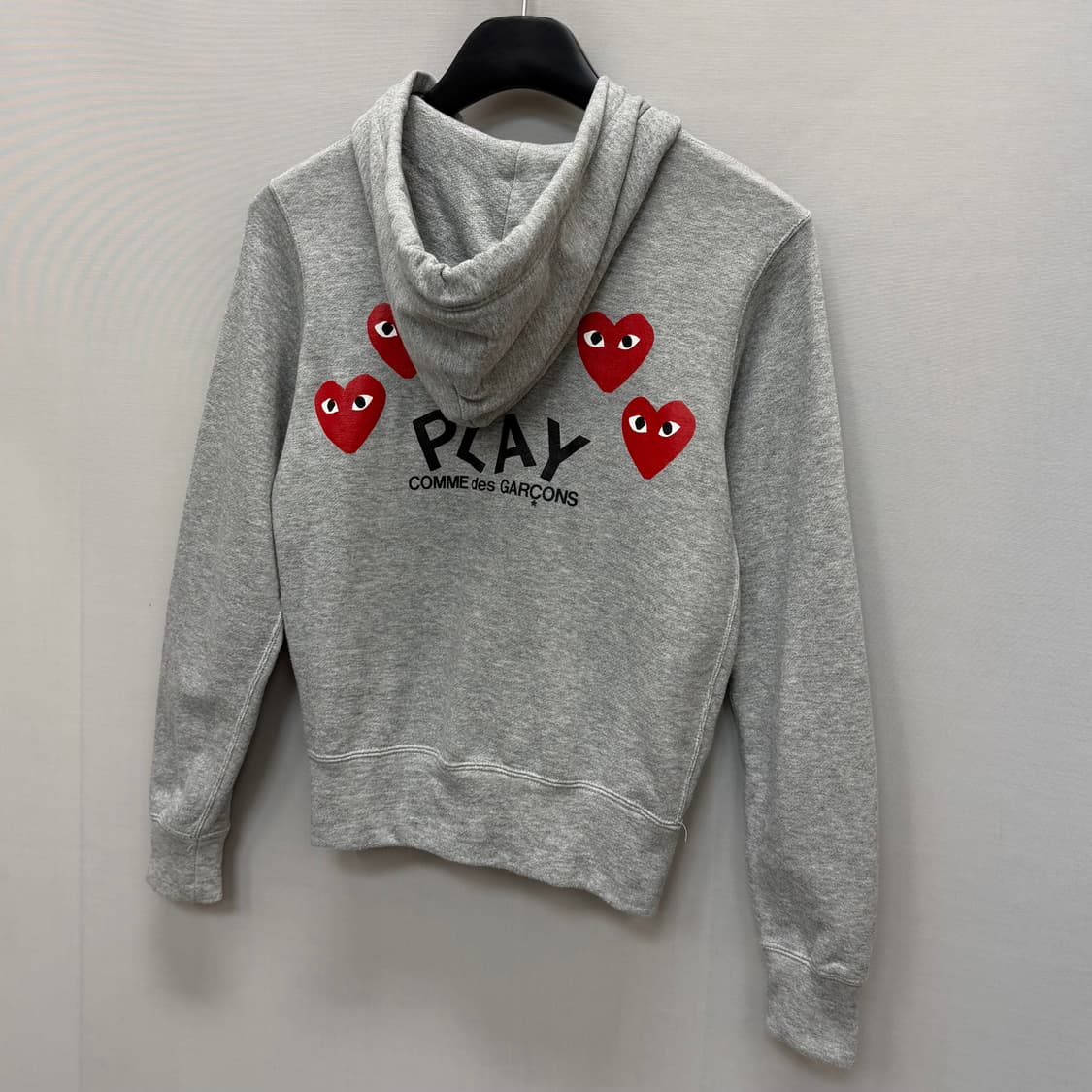 꼼데가르송 레드 와펜 백프린팅 후드 집업 (44)  상품이미지3