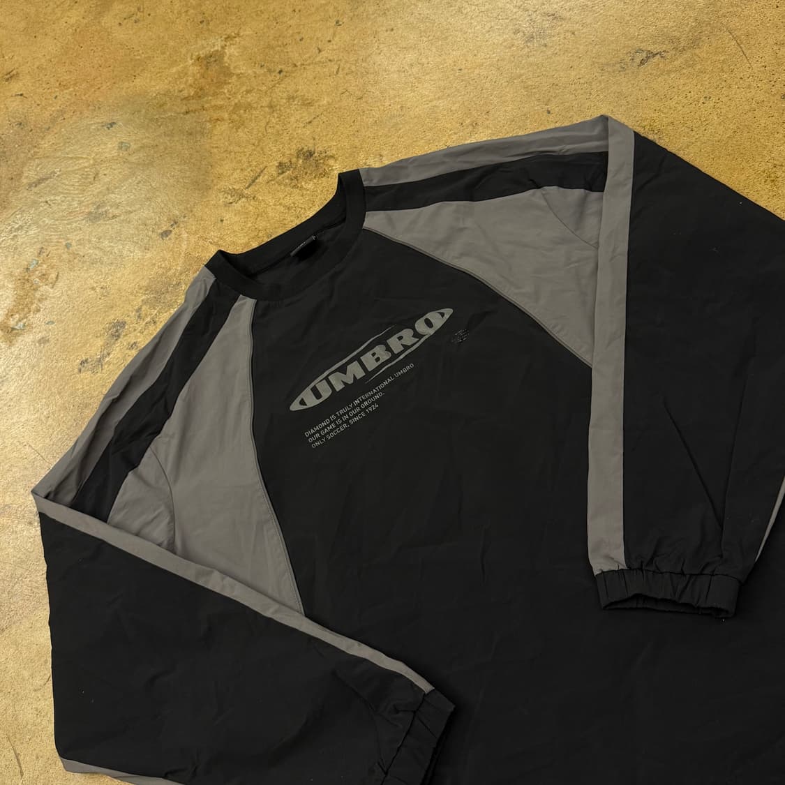 [정품/100] 엄브로 블랙 그레이 긴팔 바람막이 b16 상품이미지1