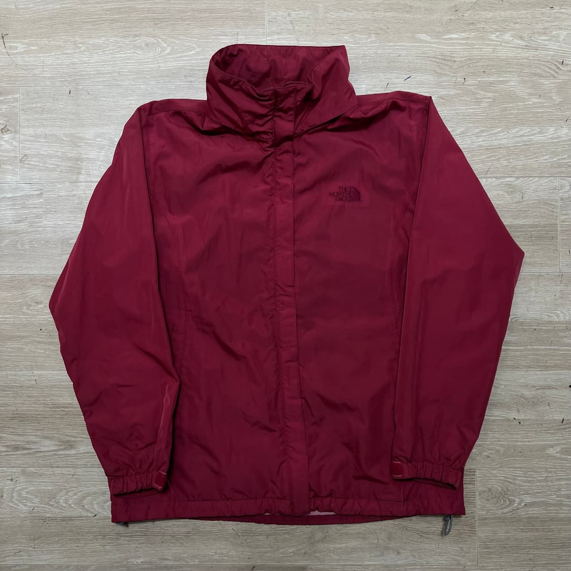 노스페이스 여성 하프돔 로고 하이넥 바람막이 자켓 [버건디] M/85 상품이미지1