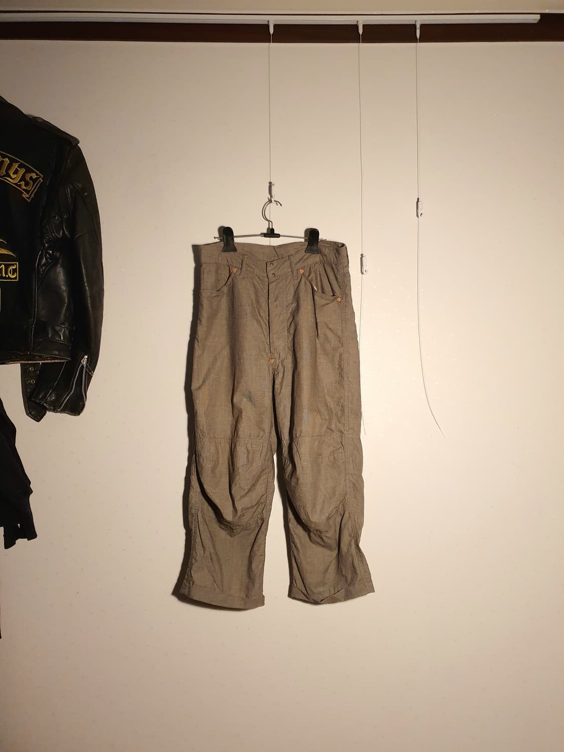 The letters 3d detail pants 상품이미지1