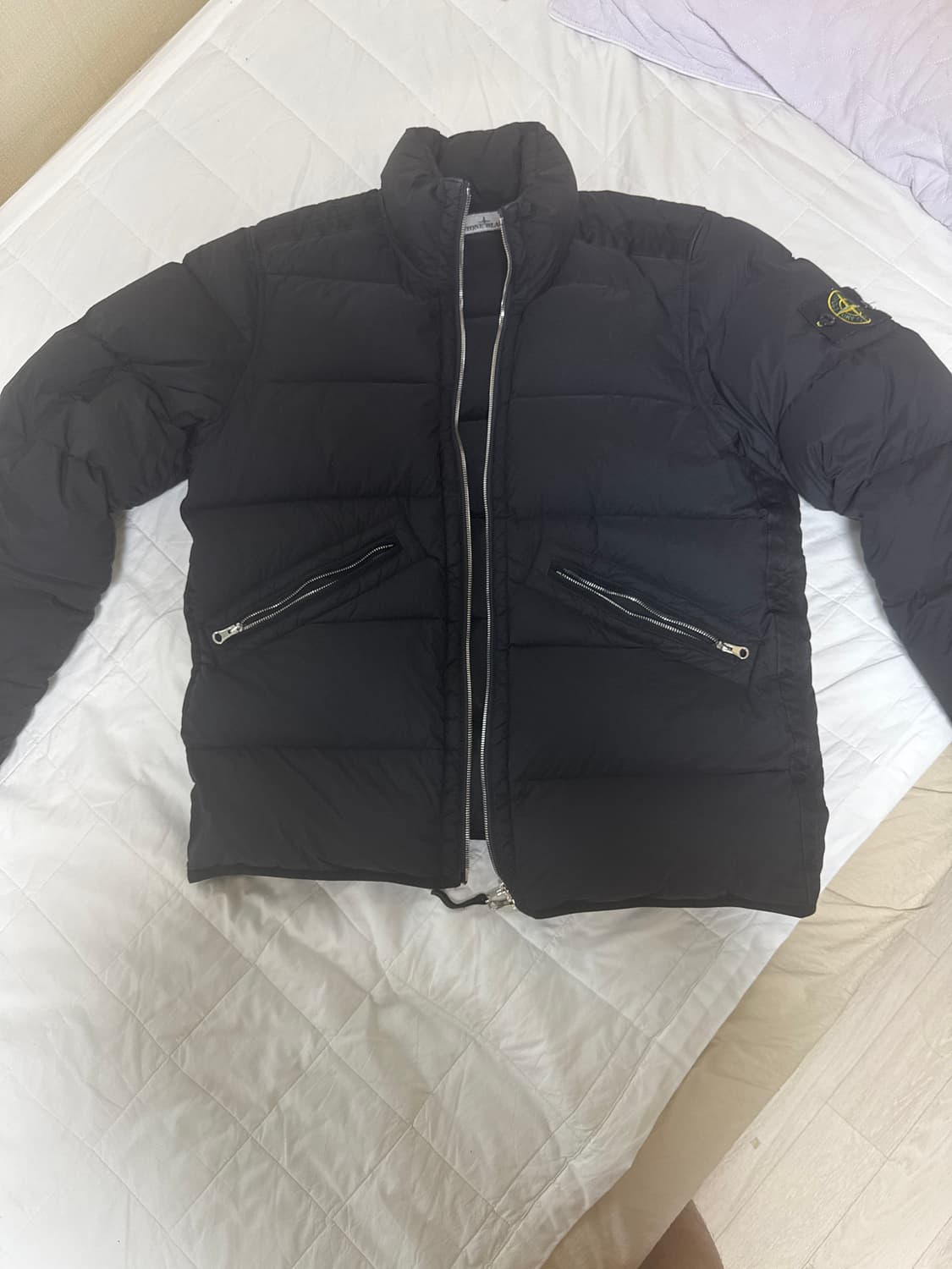 스톤아일랜드 심리스 패딩 24fw s사이즈 상품이미지1