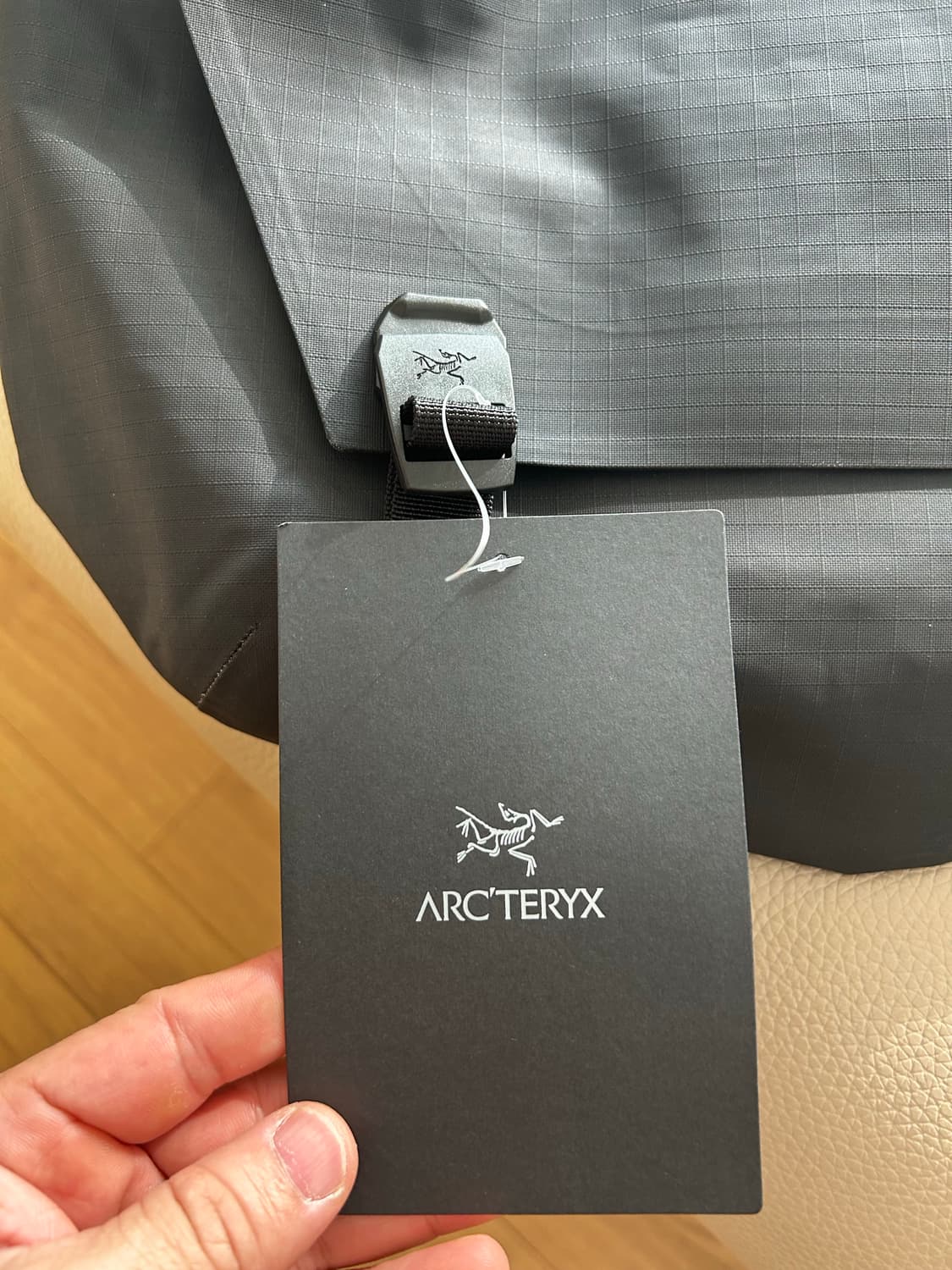 아크테릭스 크로스백 상품이미지3