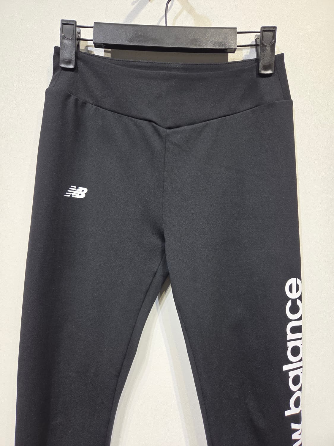 뉴발란스 우먼스 사이드 레터링 레깅스 상품이미지3