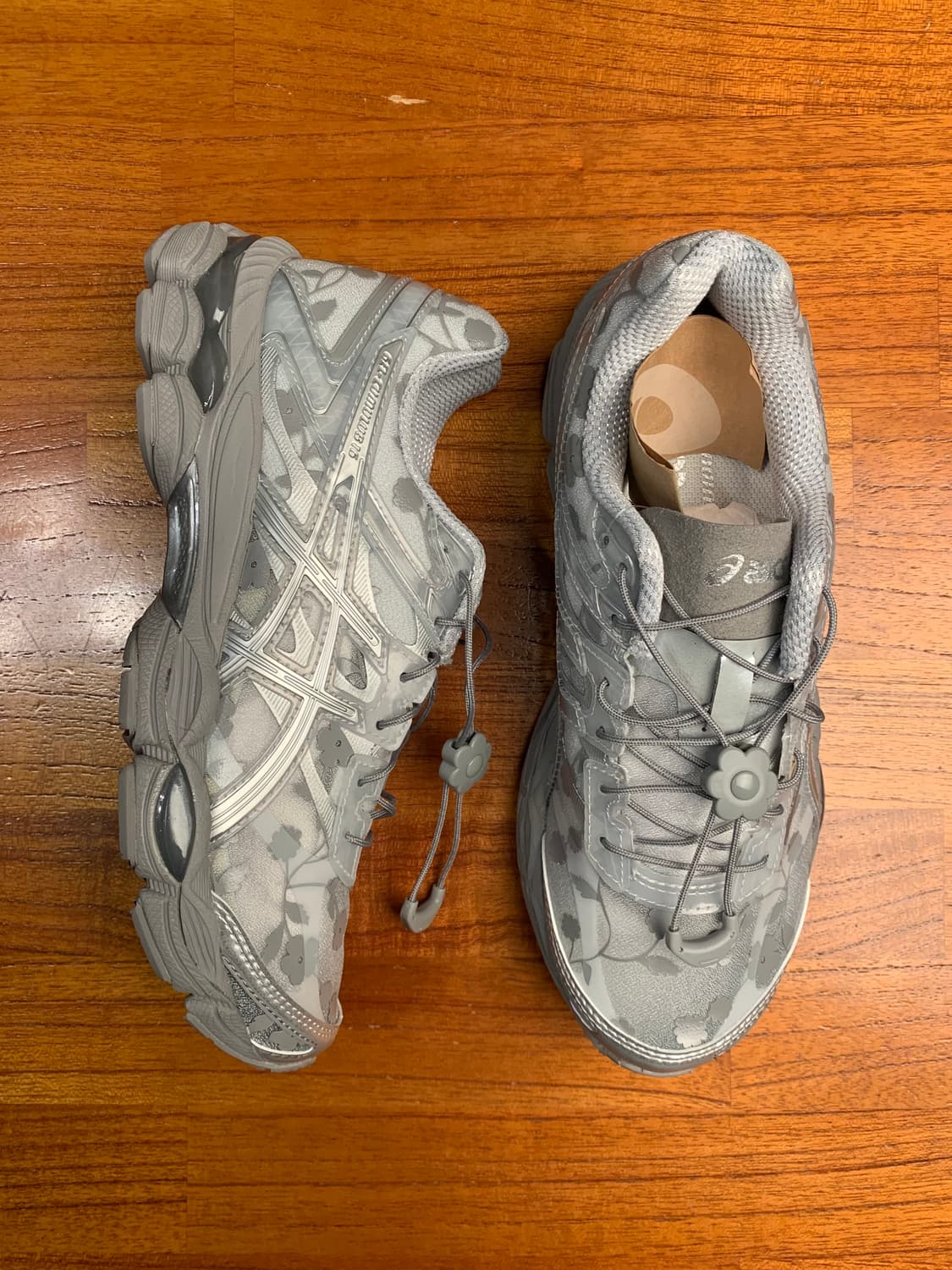 세실리아 반센 아식스 젤 큐뮬러스 그레이 퓨어실버 230 & 225 상품이미지4