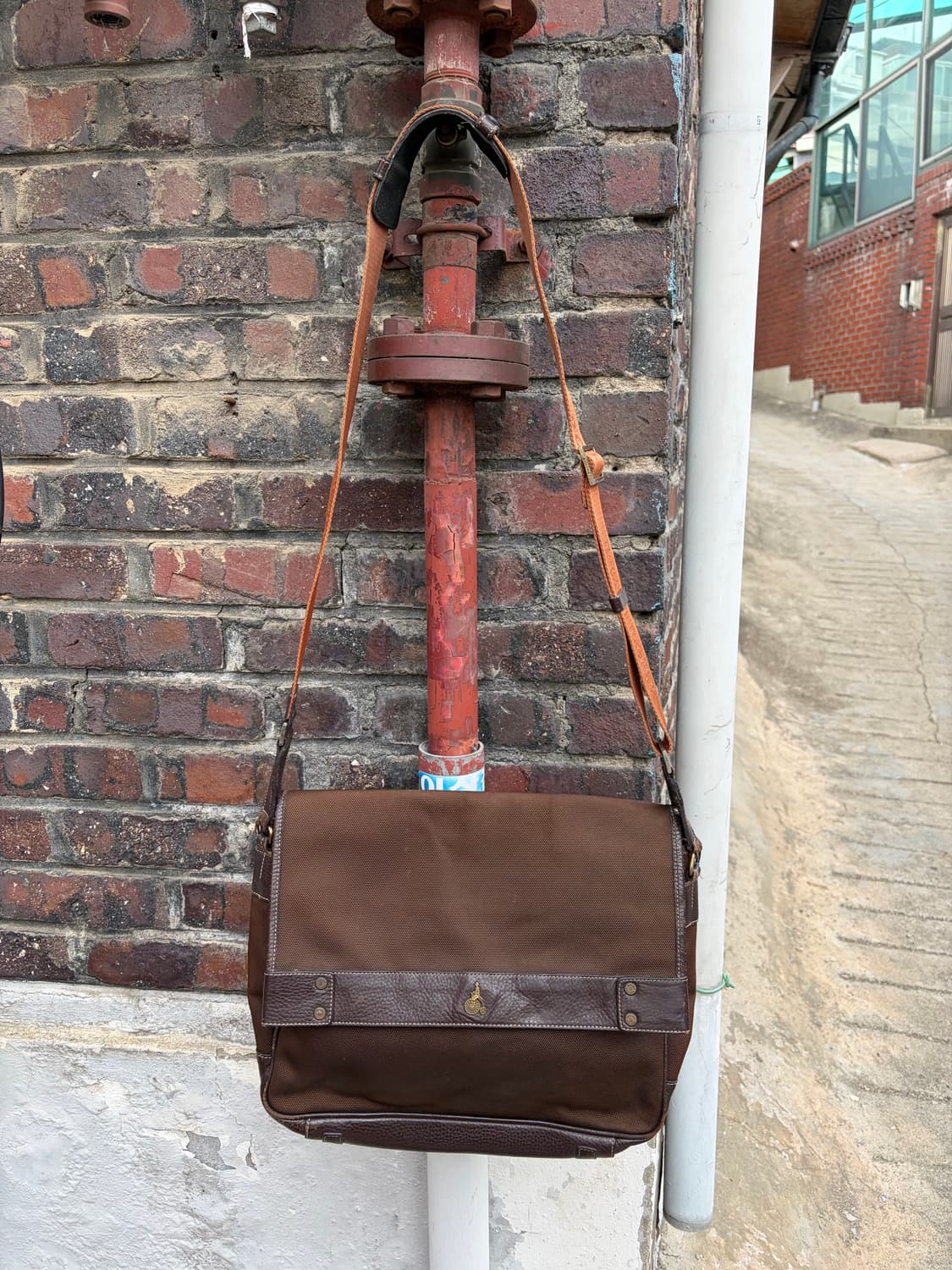 Beanpole 브라운 캔버스 레더 믹스 메신저백 상품이미지3