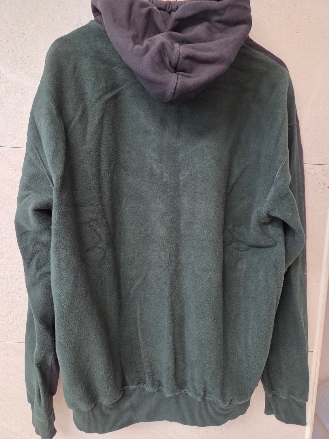 JW앤더슨 플리스 후드티 블랙/그린 M

상태 최상 상품이미지4