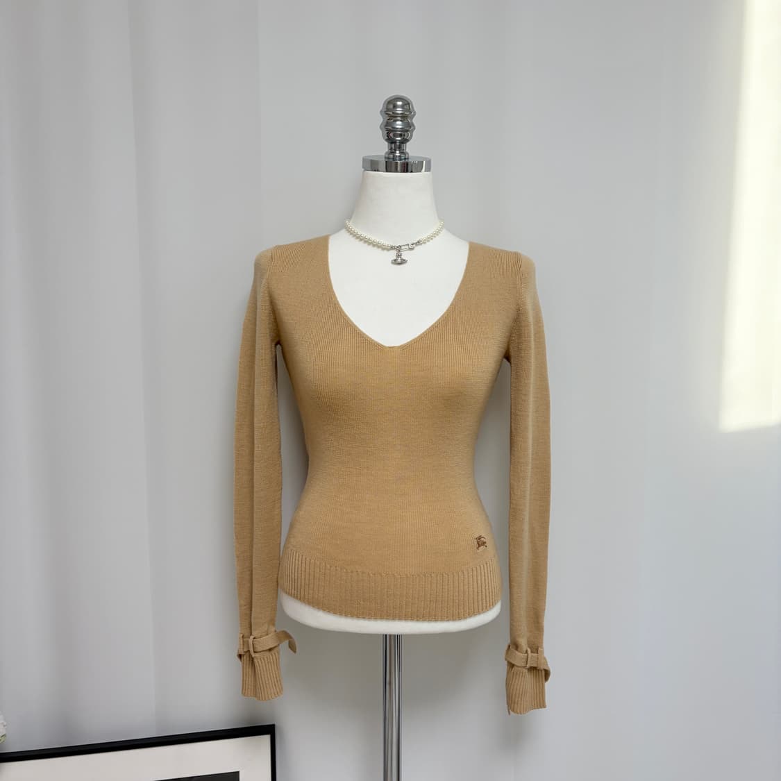 버버리 블루라벨 브이넥 니트 베이지 상품이미지1
