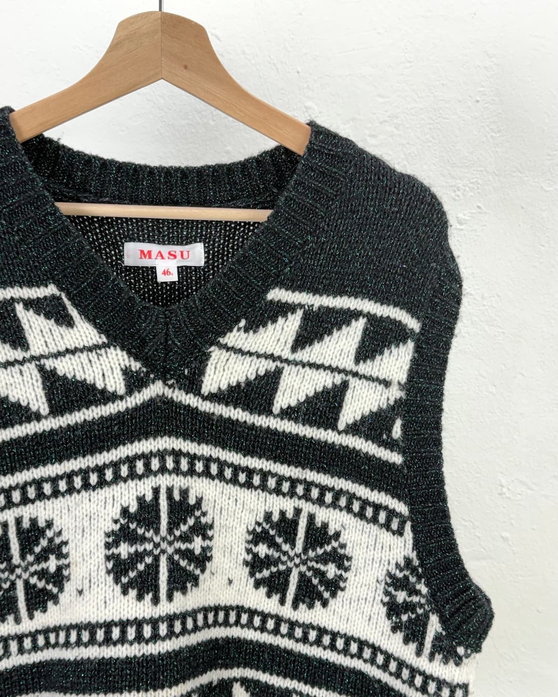 마수 22fw 트윙클 코위찬 브이넥 니트 베스트 상품이미지3