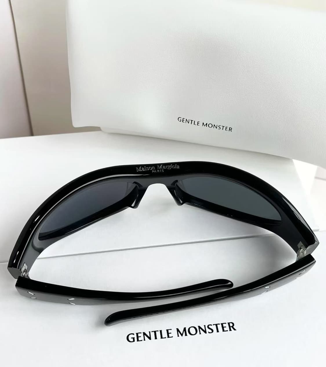 새싱품급판매 젠틀몬스터x메종마르지엘라 선글라스MM003 01 블랙 상품이미지2